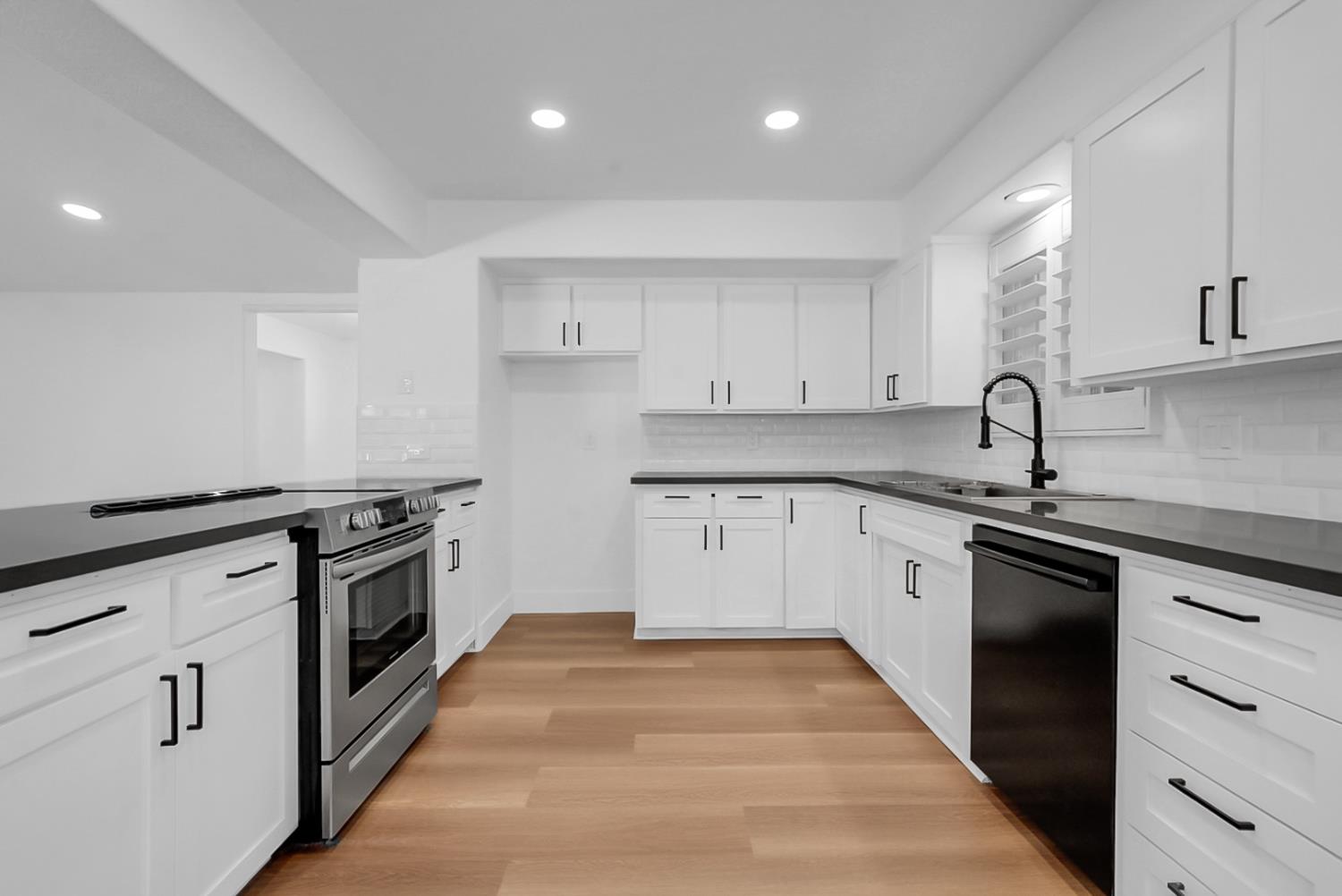 6908 Arrowwood Dr, Riverbank, CA 95367