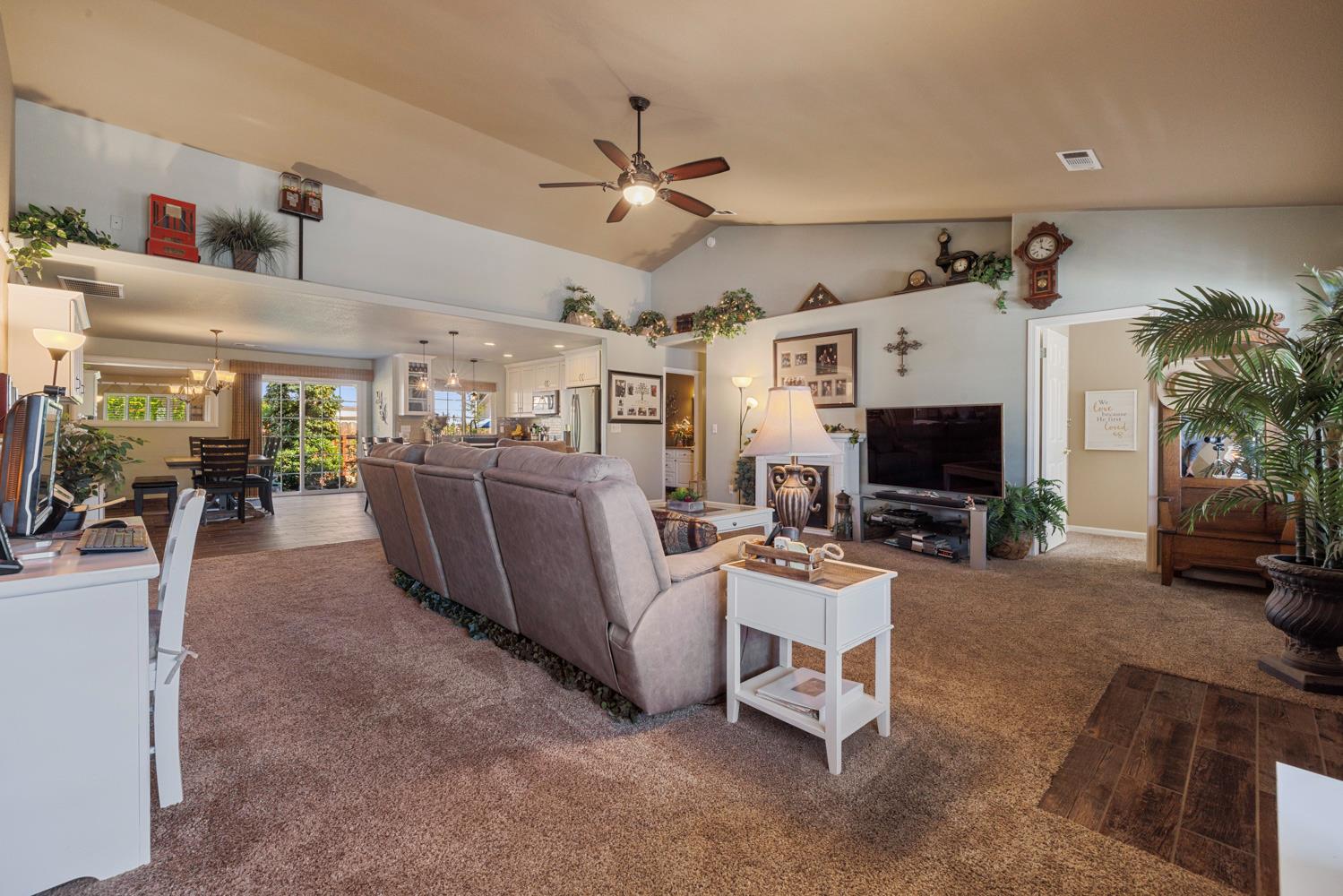 1084 Eastburg Ct, Ripon, CA 95366