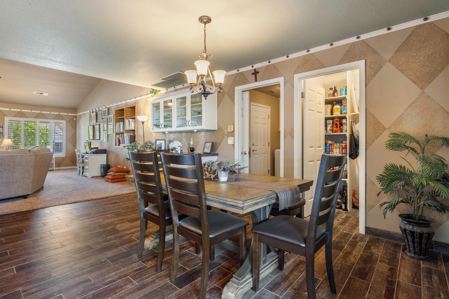 1084 Eastburg Ct, Ripon, CA 95366