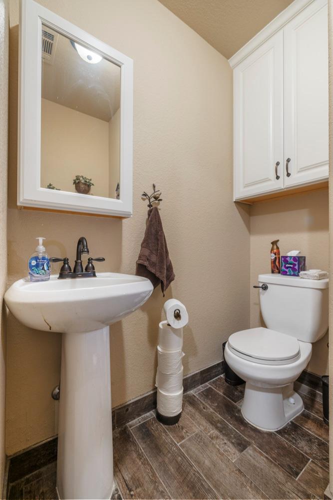 1084 Eastburg Ct, Ripon, CA 95366