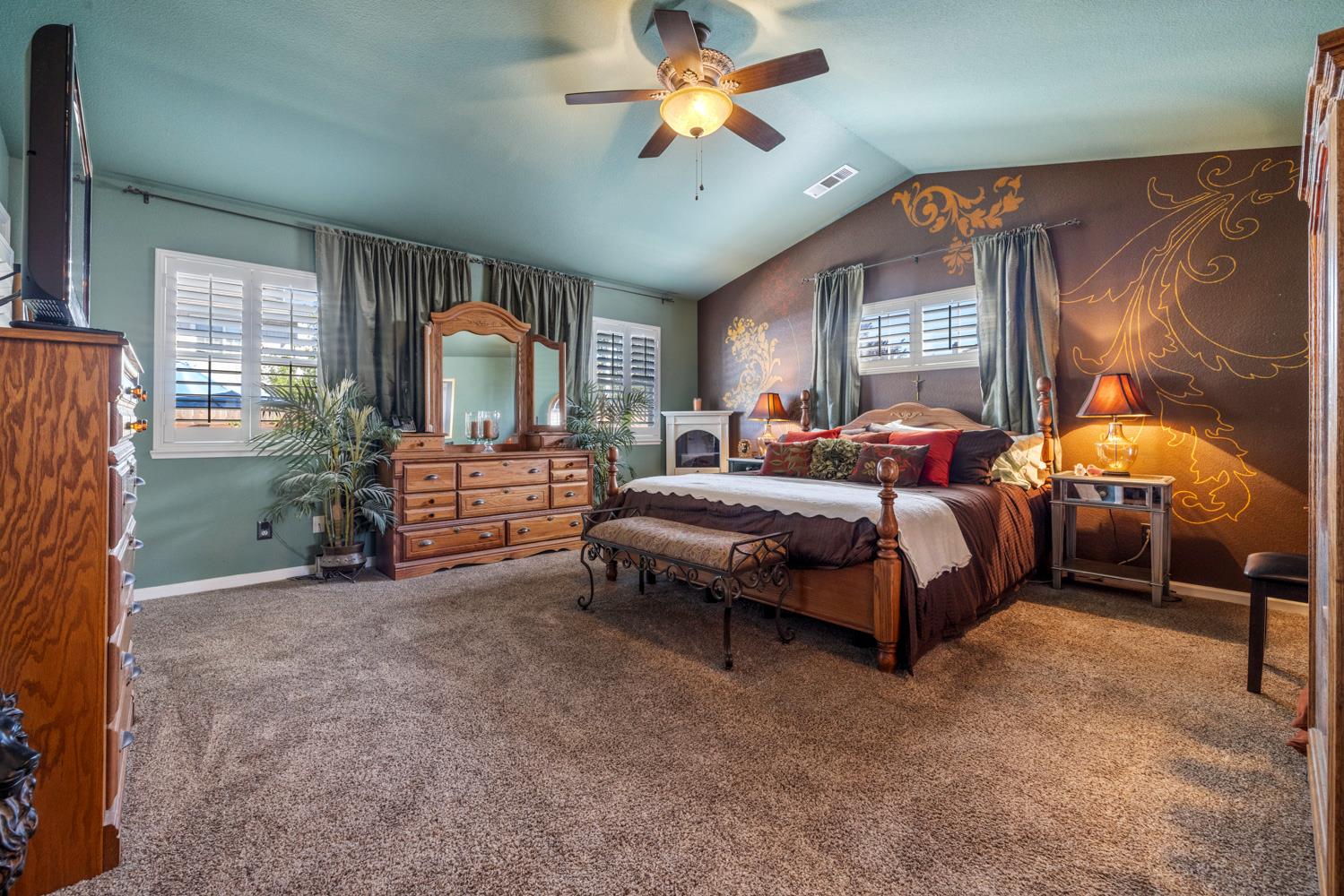 1084 Eastburg Ct, Ripon, CA 95366