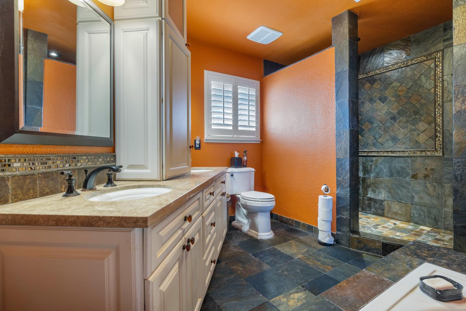 1084 Eastburg Ct, Ripon, CA 95366