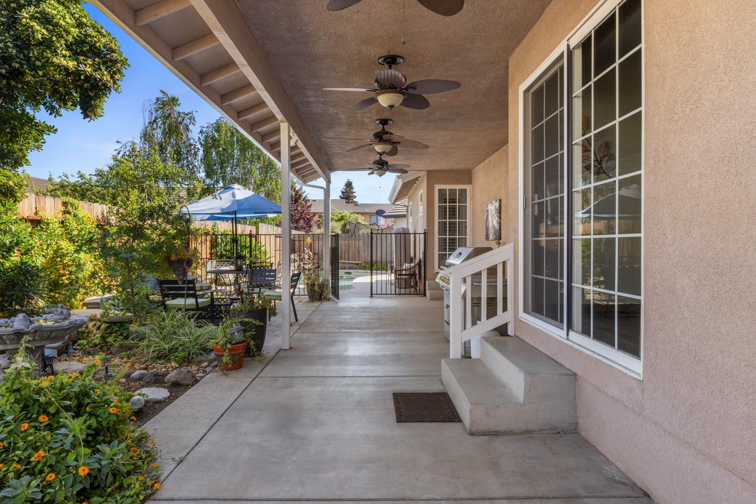 1084 Eastburg Ct, Ripon, CA 95366