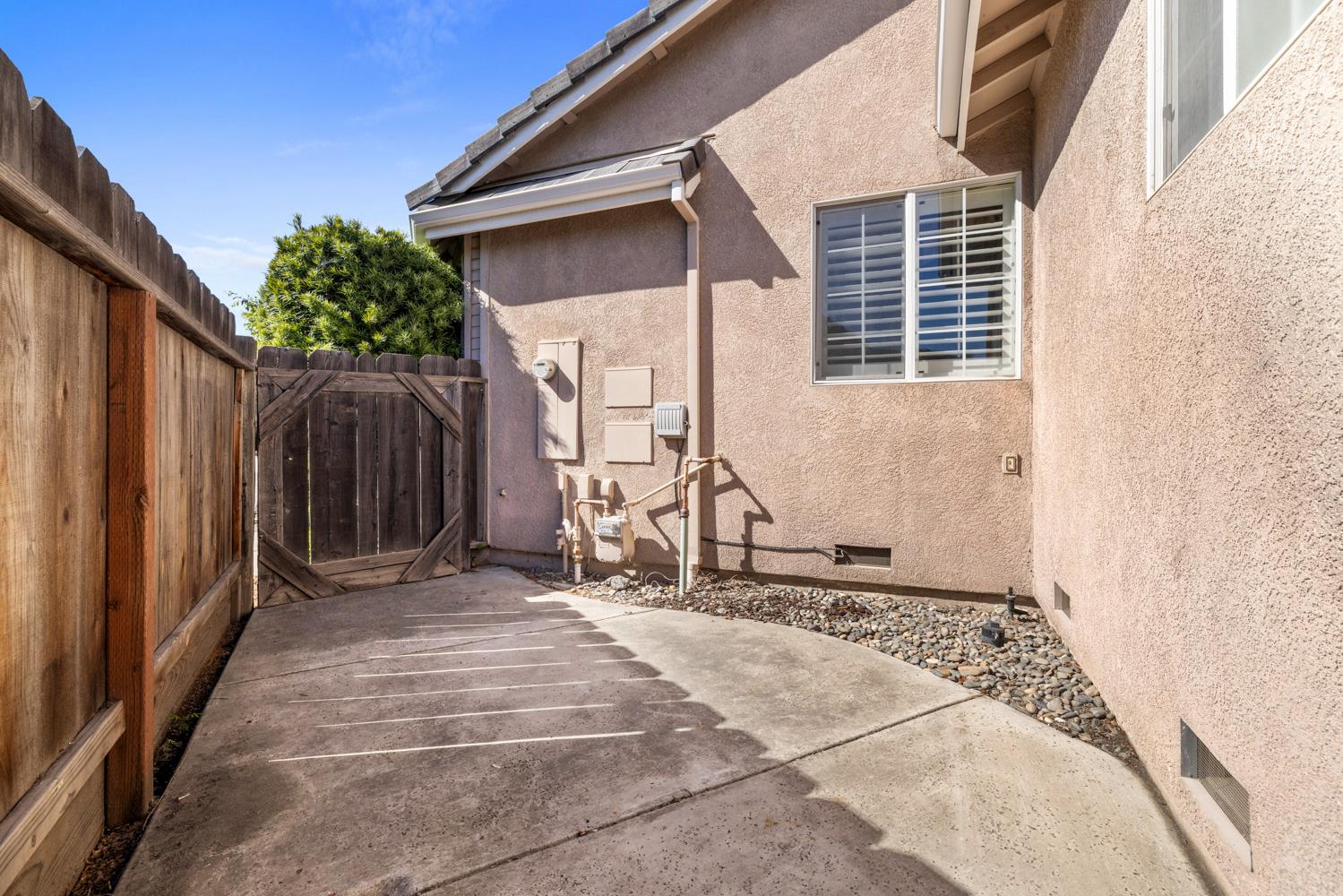 1084 Eastburg Ct, Ripon, CA 95366