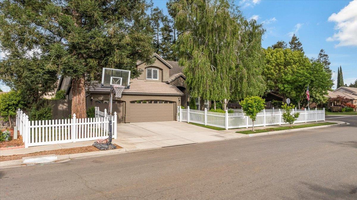 2485 Tigers Dr, Turlock, CA 95382