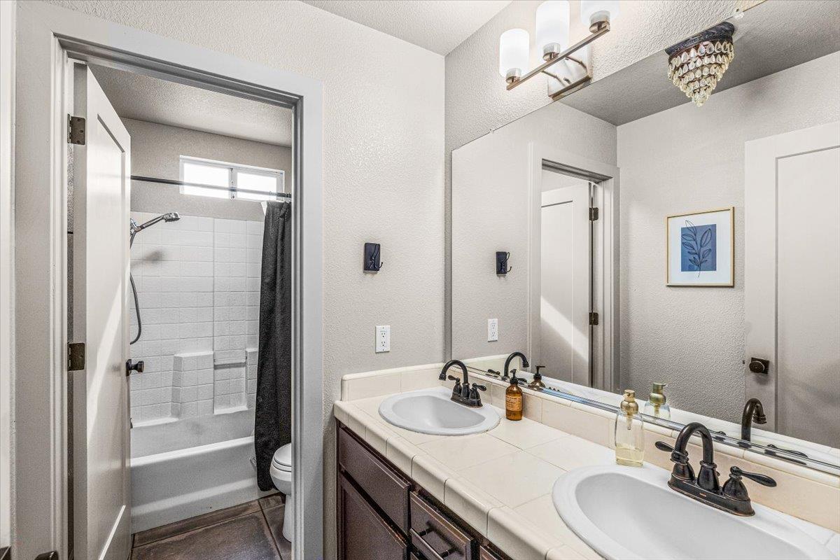 2485 Tigers Dr, Turlock, CA 95382