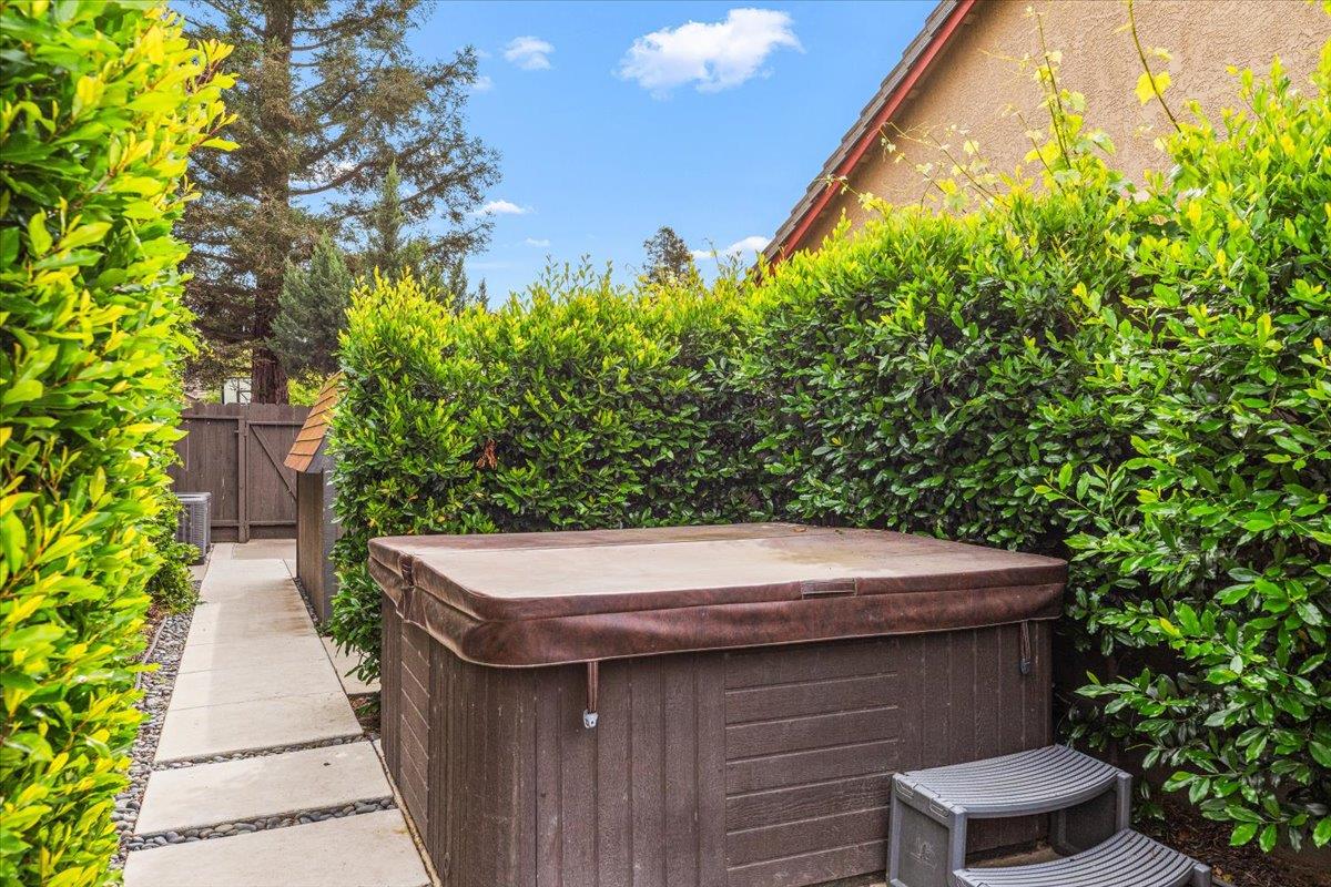 2485 Tigers Dr, Turlock, CA 95382