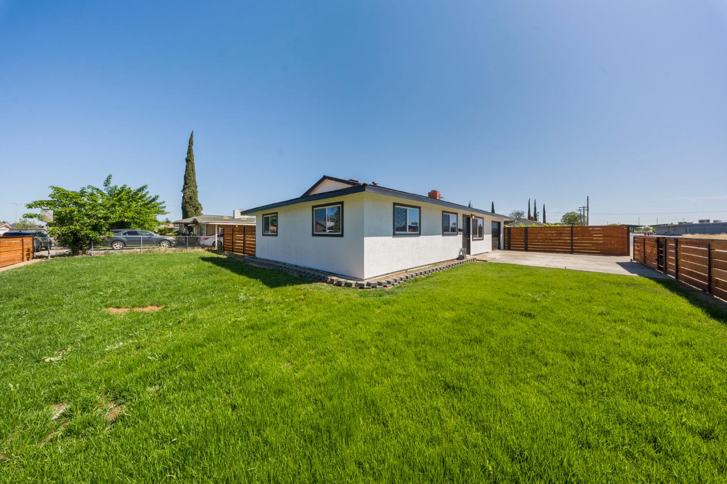 1209 Peach Ave, Livingston, CA 95334