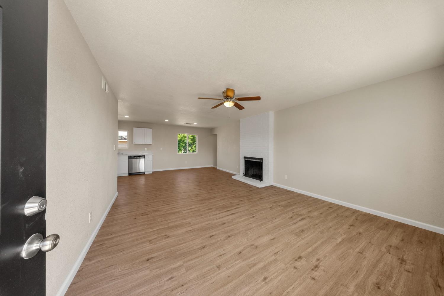 1209 Peach Ave, Livingston, CA 95334