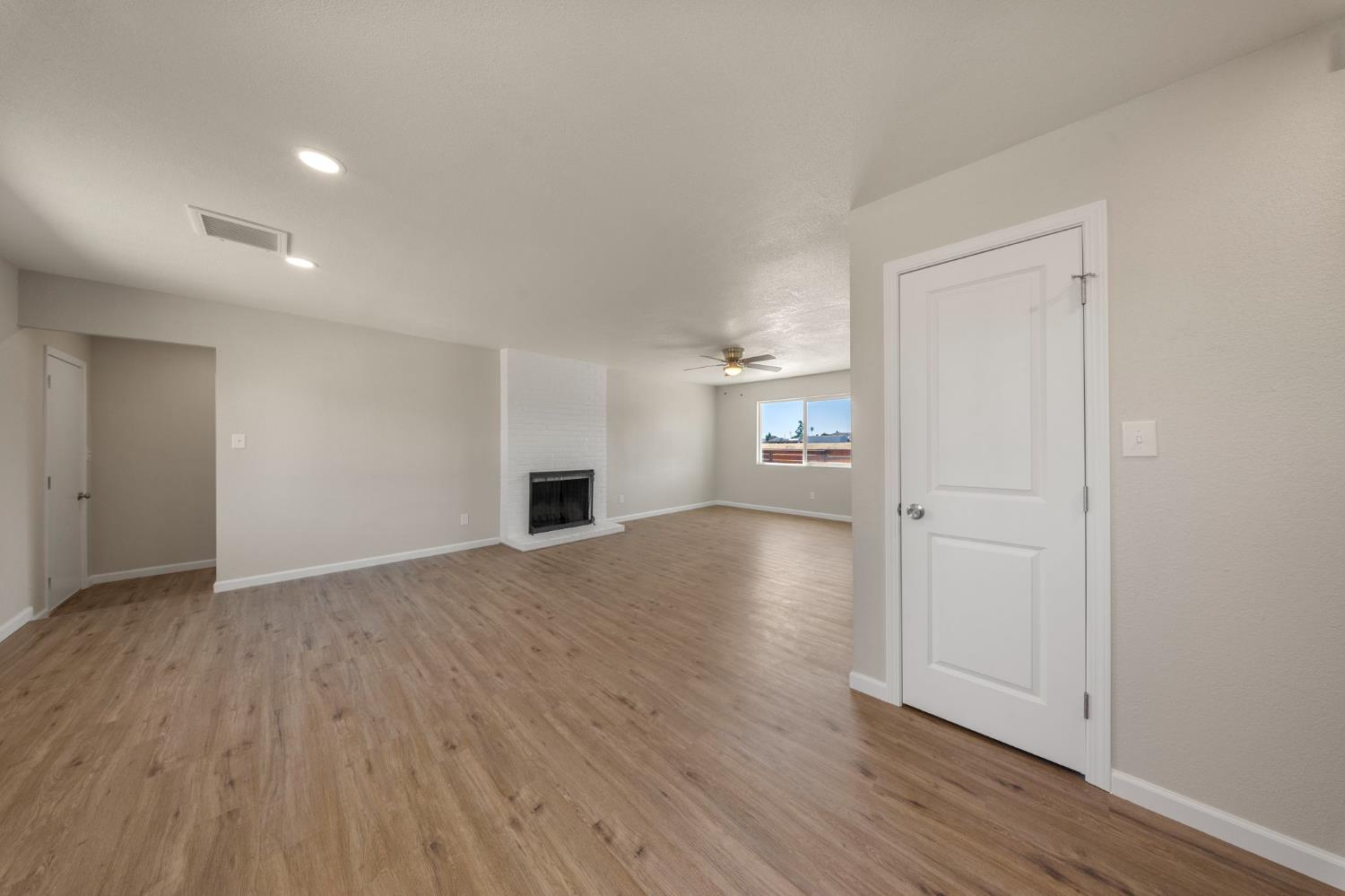 1209 Peach Ave, Livingston, CA 95334