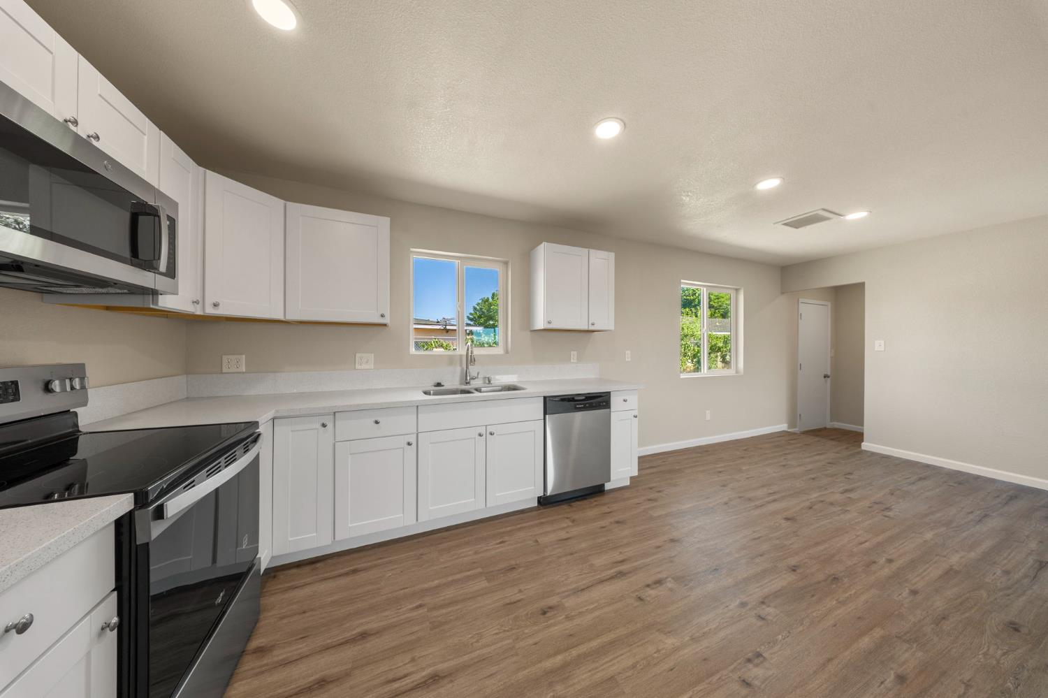 1209 Peach Ave, Livingston, CA 95334