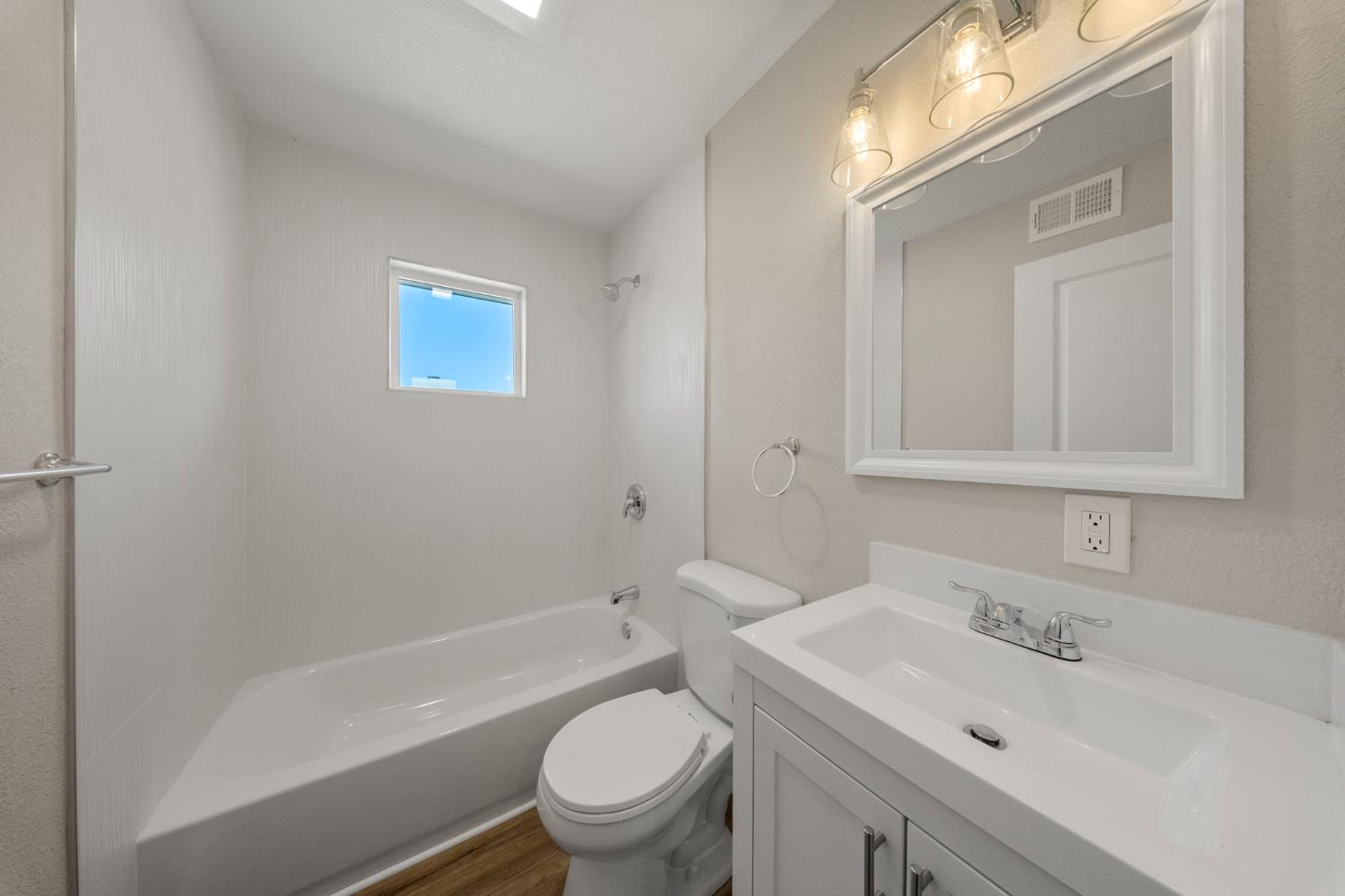 1209 Peach Ave, Livingston, CA 95334