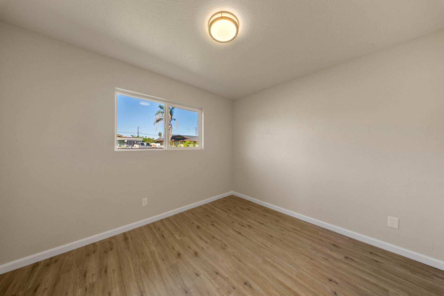 1209 Peach Ave, Livingston, CA 95334