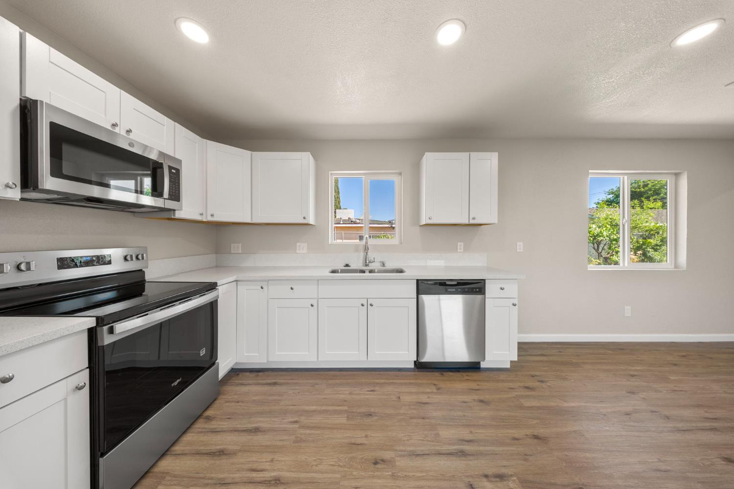 1209 Peach Ave, Livingston, CA 95334