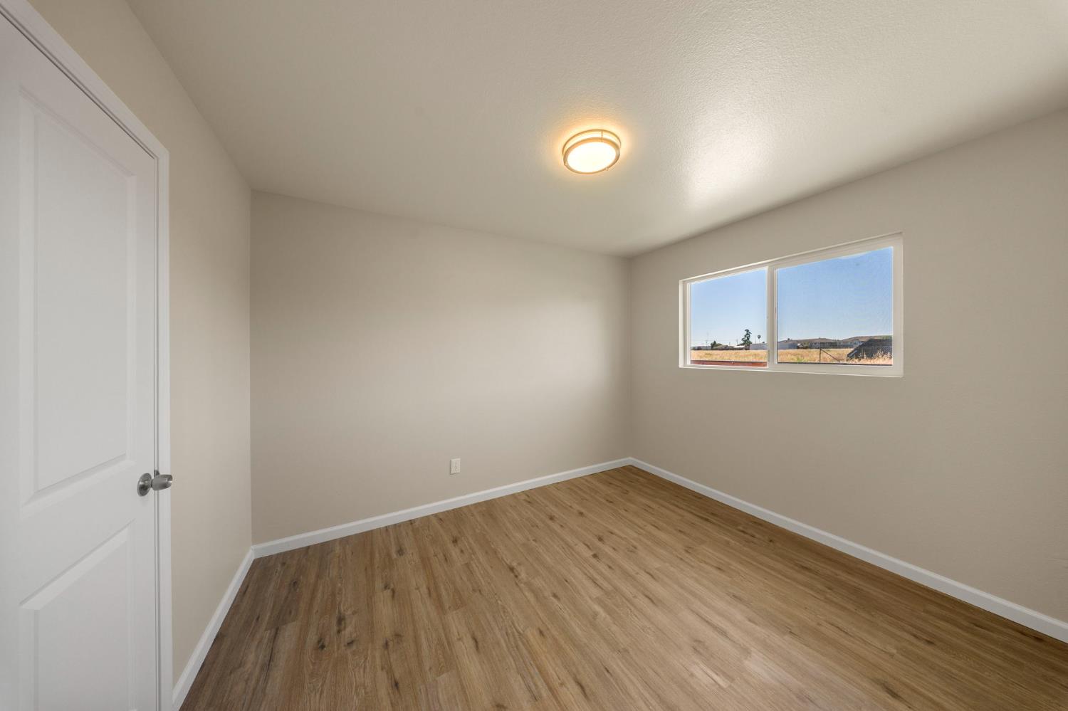 1209 Peach Ave, Livingston, CA 95334