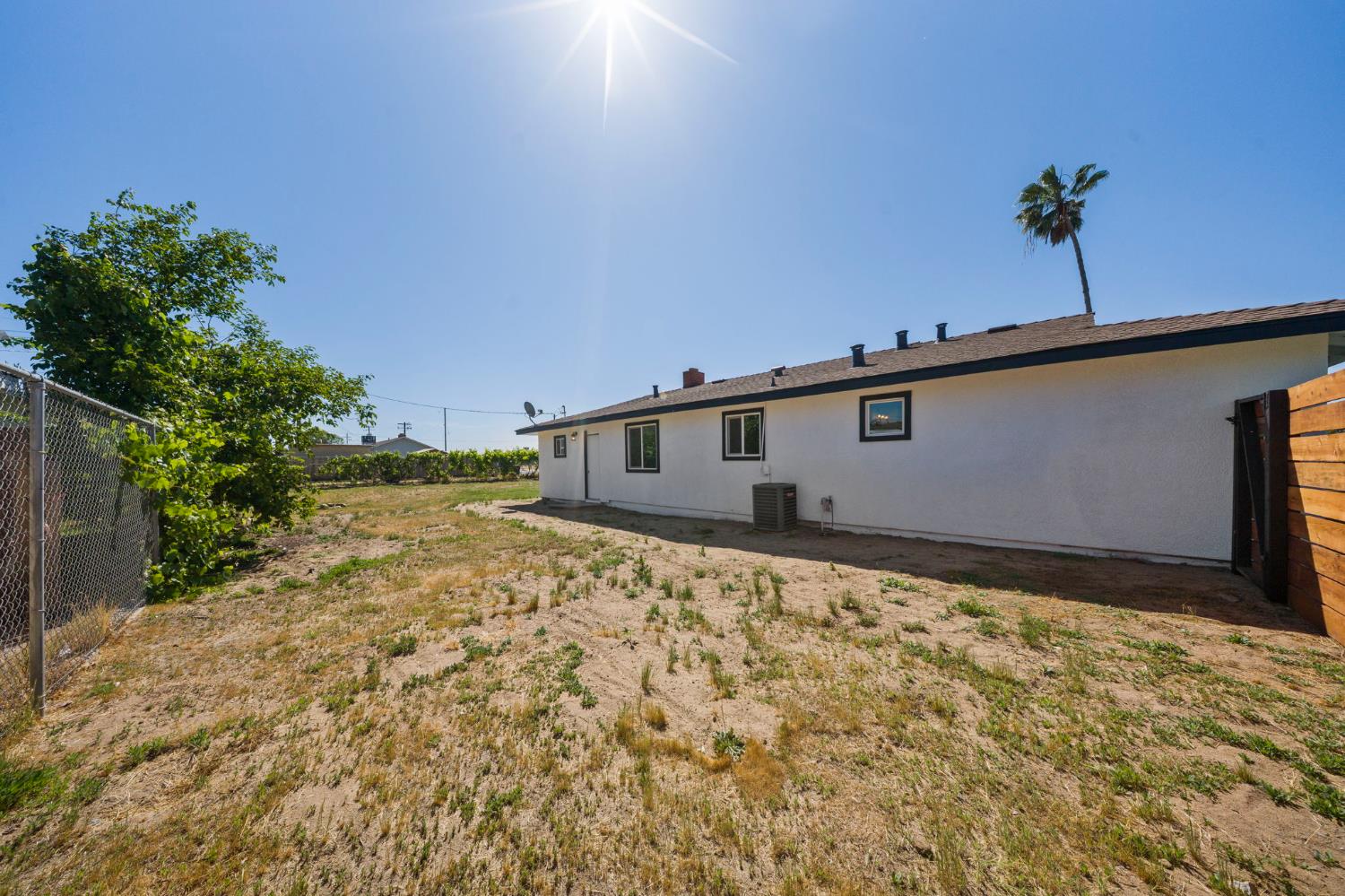 1209 Peach Ave, Livingston, CA 95334