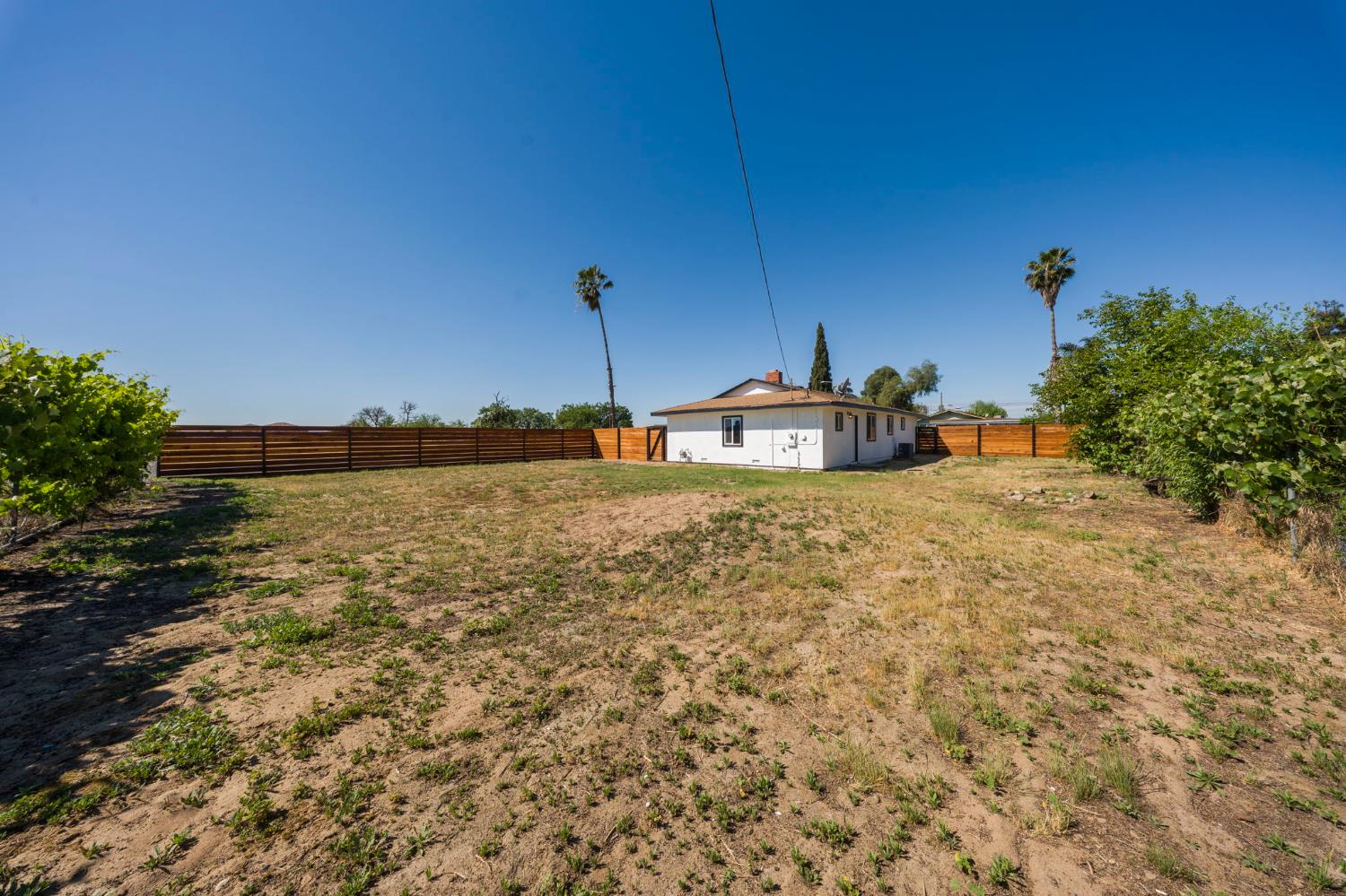 1209 Peach Ave, Livingston, CA 95334