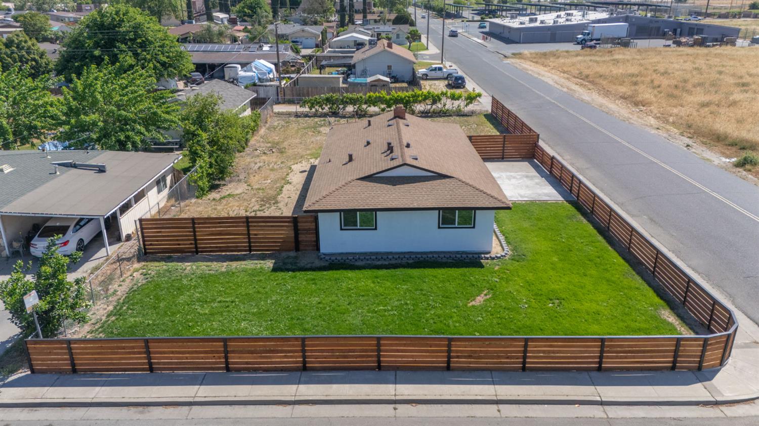 1209 Peach Ave, Livingston, CA 95334