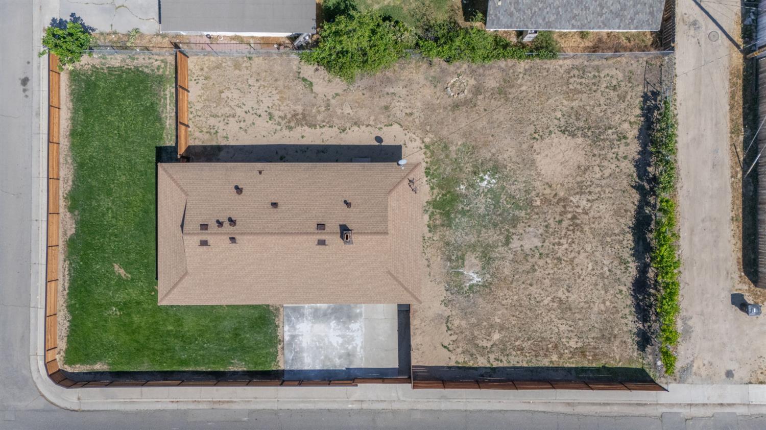 1209 Peach Ave, Livingston, CA 95334