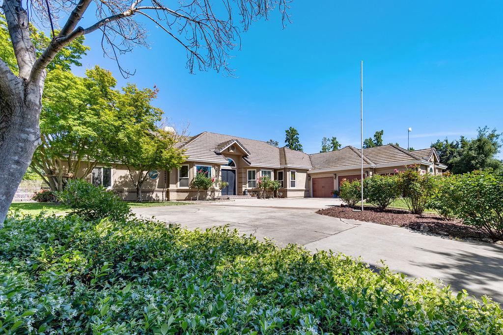 9824 Red Fox Dr, Oakdale, CA 95361