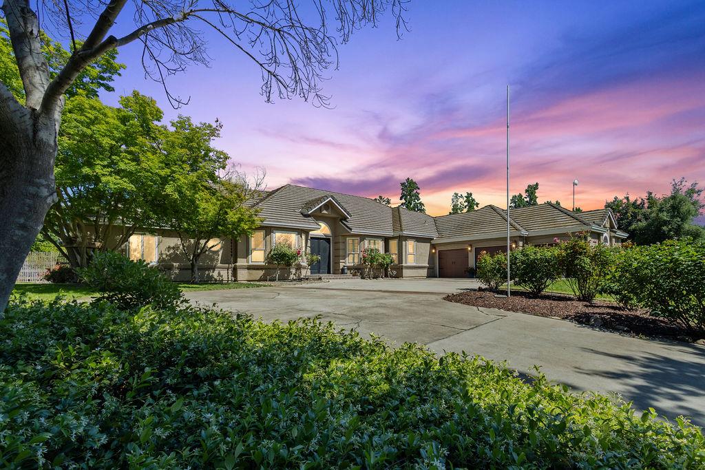 9824 Red Fox Dr, Oakdale, CA 95361