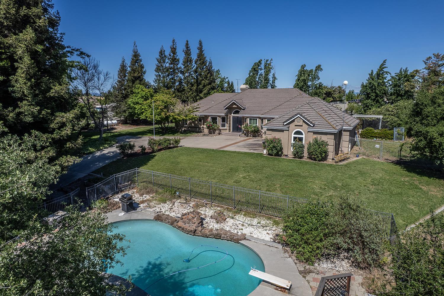 9824 Red Fox Dr, Oakdale, CA 95361