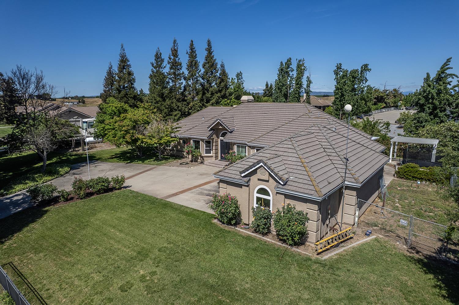 9824 Red Fox Dr, Oakdale, CA 95361
