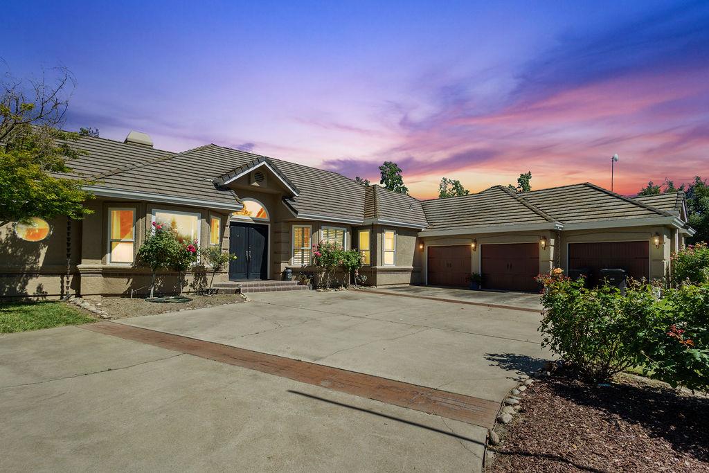 9824 Red Fox Dr, Oakdale, CA 95361