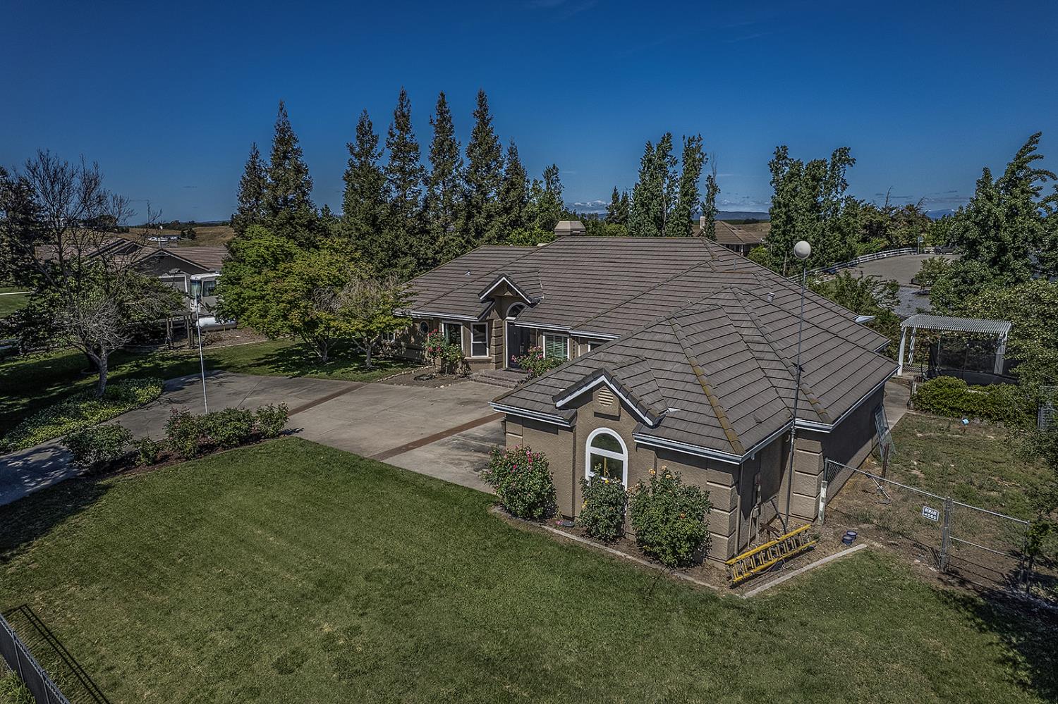 9824 Red Fox Dr, Oakdale, CA 95361