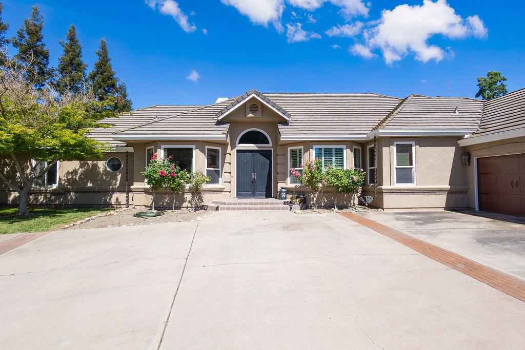 9824 Red Fox Dr, Oakdale, CA 95361
