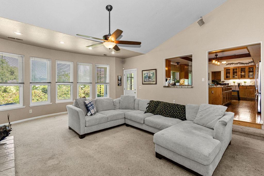 9824 Red Fox Dr, Oakdale, CA 95361