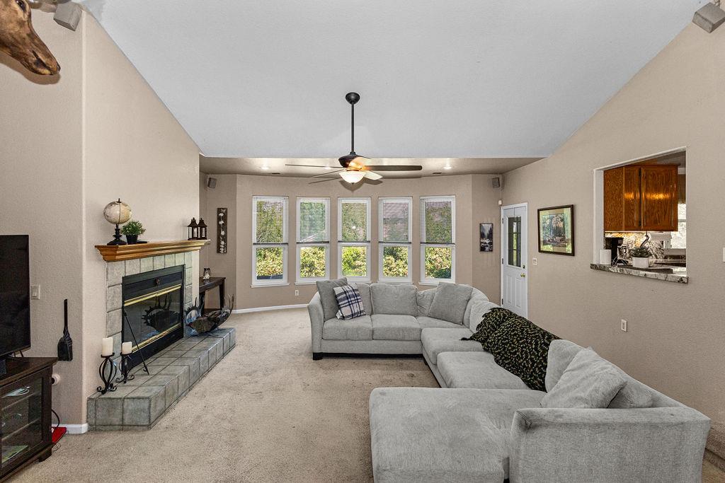 9824 Red Fox Dr, Oakdale, CA 95361