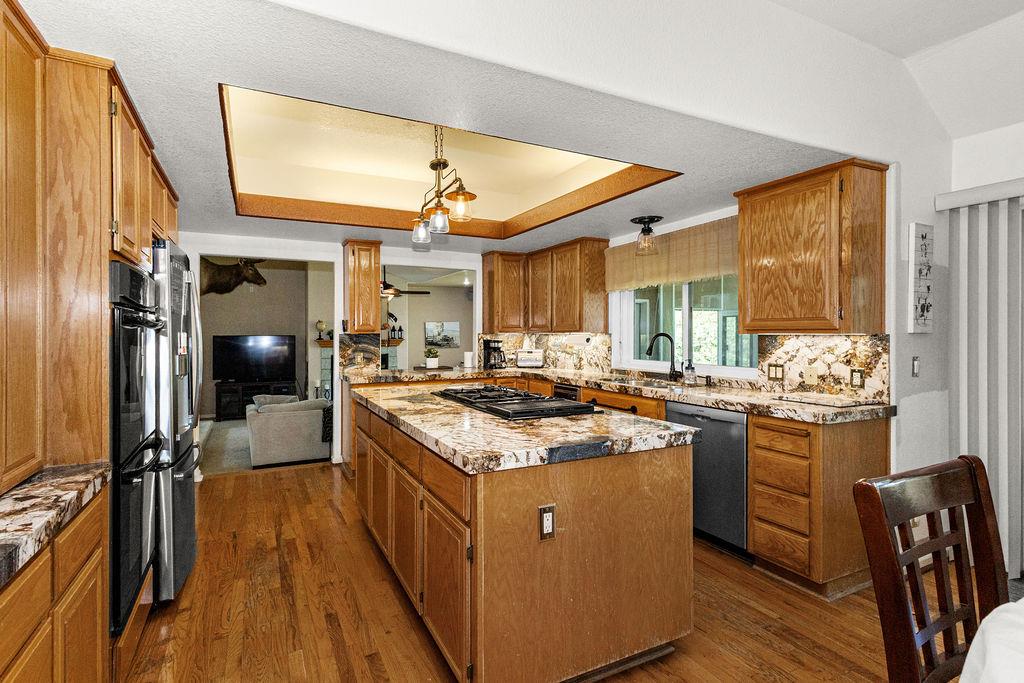 9824 Red Fox Dr, Oakdale, CA 95361