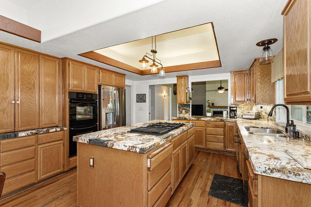 9824 Red Fox Dr, Oakdale, CA 95361