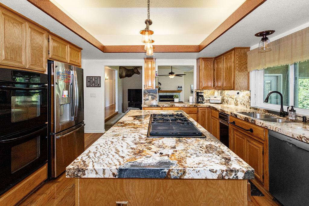 9824 Red Fox Dr, Oakdale, CA 95361