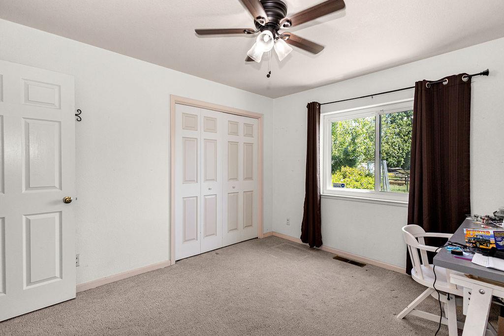 9824 Red Fox Dr, Oakdale, CA 95361