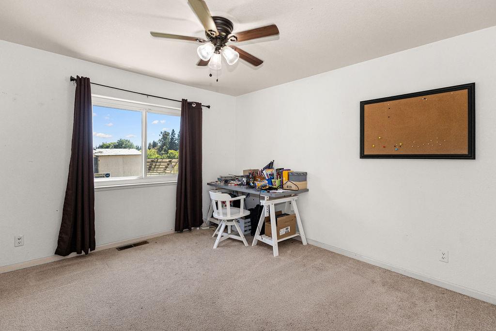 9824 Red Fox Dr, Oakdale, CA 95361