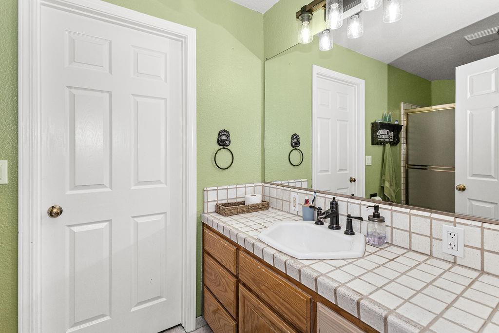 9824 Red Fox Dr, Oakdale, CA 95361