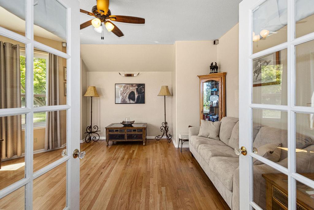 9824 Red Fox Dr, Oakdale, CA 95361