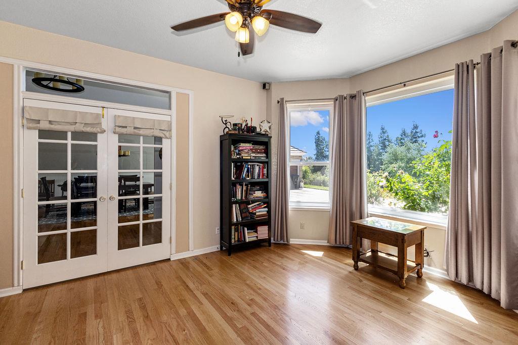 9824 Red Fox Dr, Oakdale, CA 95361