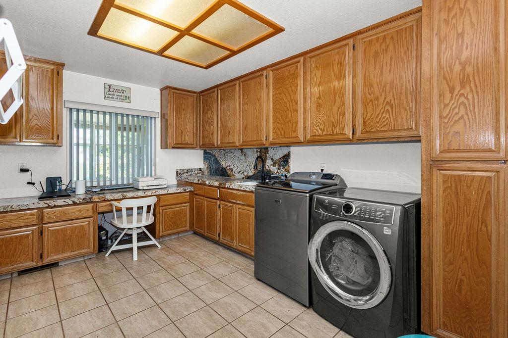 9824 Red Fox Dr, Oakdale, CA 95361