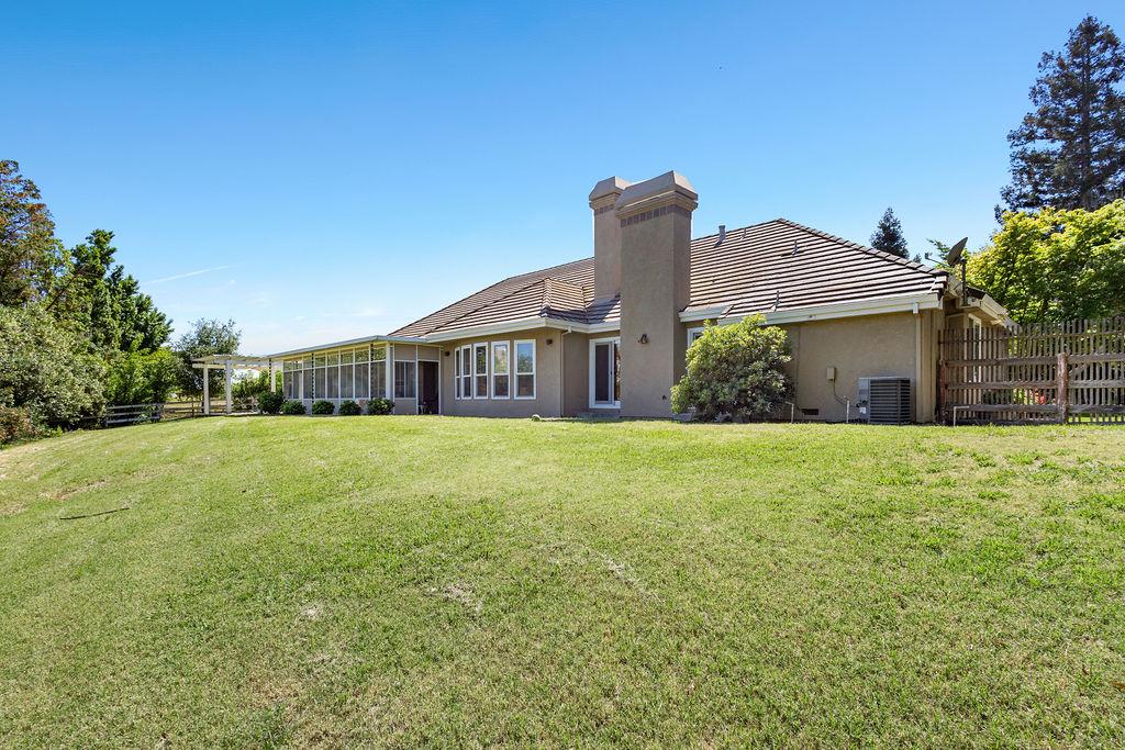 9824 Red Fox Dr, Oakdale, CA 95361