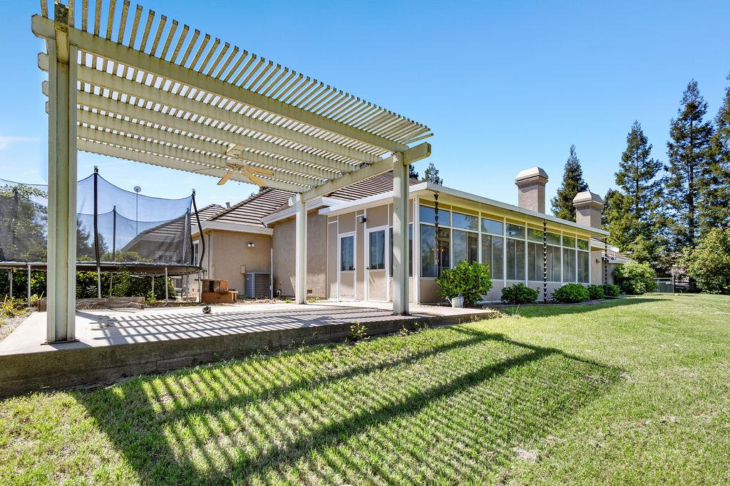 9824 Red Fox Dr, Oakdale, CA 95361