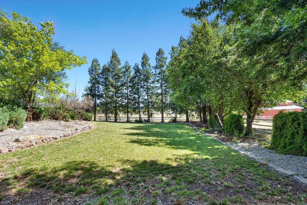 9824 Red Fox Dr, Oakdale, CA 95361