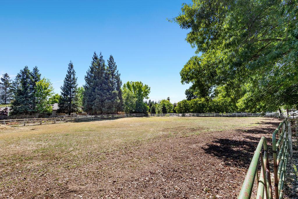 9824 Red Fox Dr, Oakdale, CA 95361