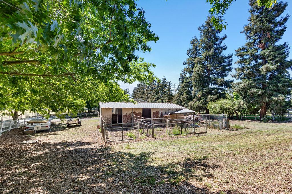 9824 Red Fox Dr, Oakdale, CA 95361