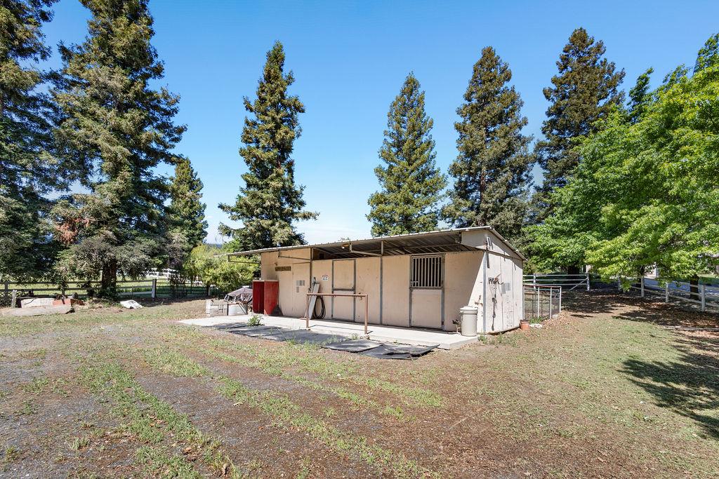 9824 Red Fox Dr, Oakdale, CA 95361