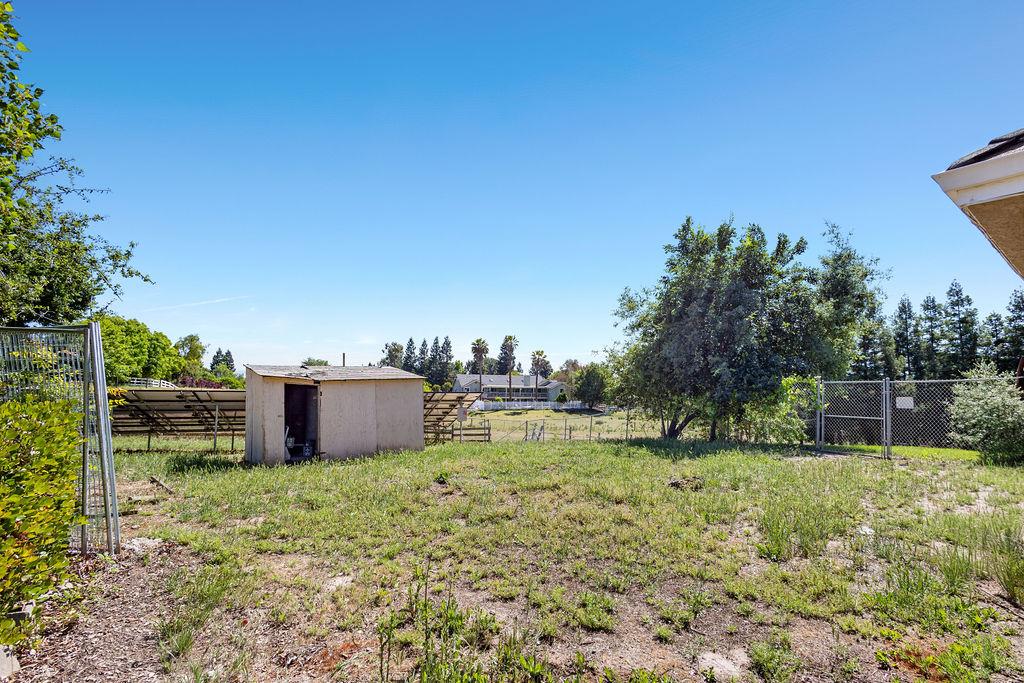 9824 Red Fox Dr, Oakdale, CA 95361