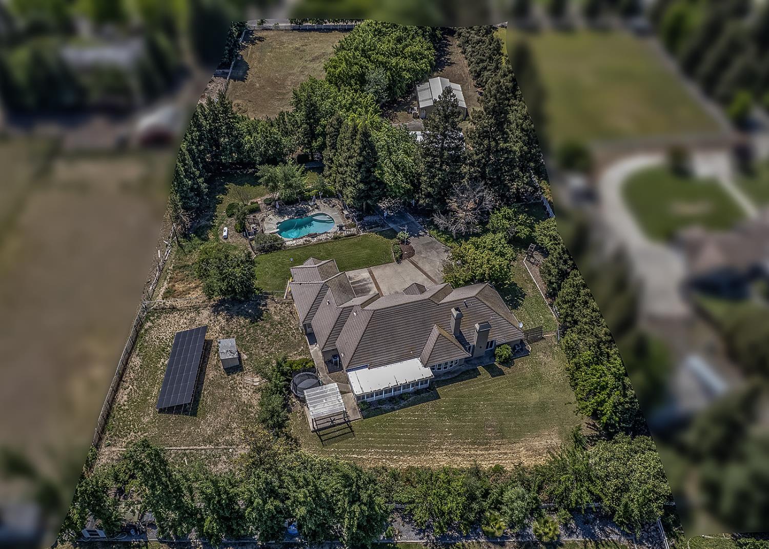 9824 Red Fox Dr, Oakdale, CA 95361