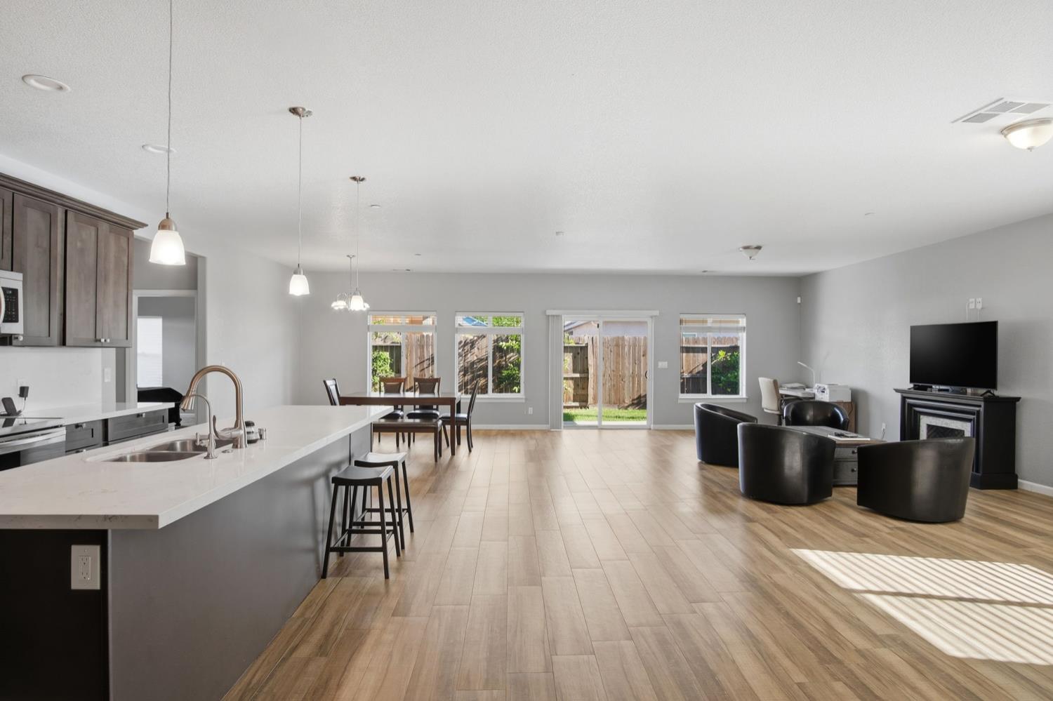 215 E Hawkeye Ave, Turlock, CA 95380